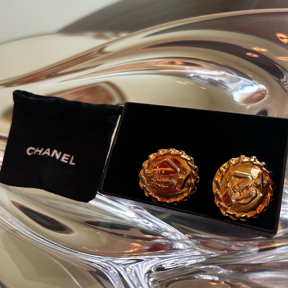 CHANEL Vintage 24kt Gold plated Clip-On Earrings